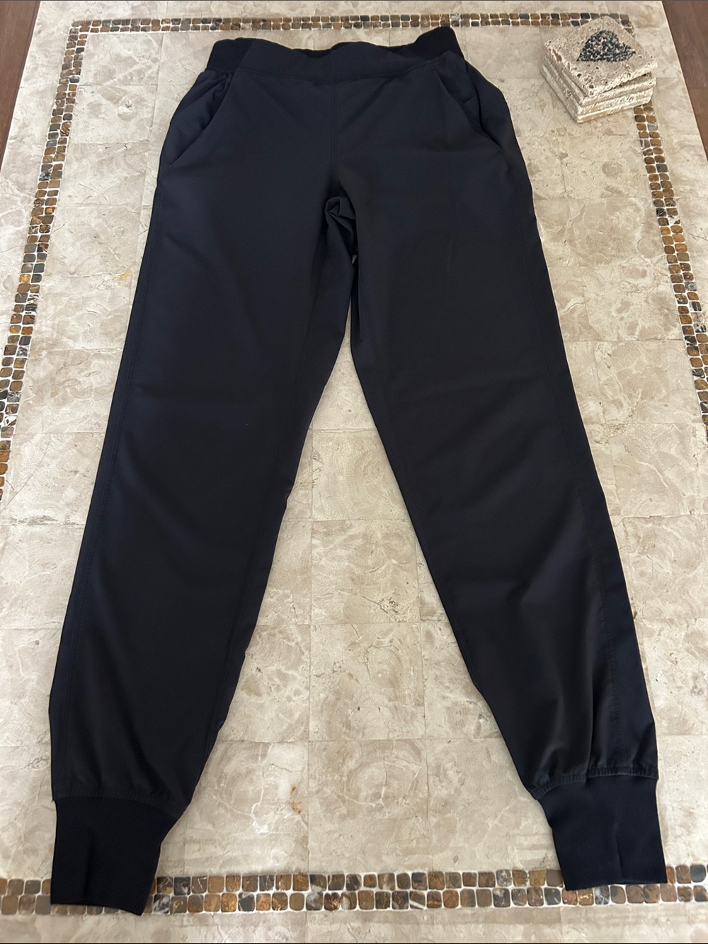 Lululemon Black Athletic Joggers Ribbed Cuff Pockets Size 2
